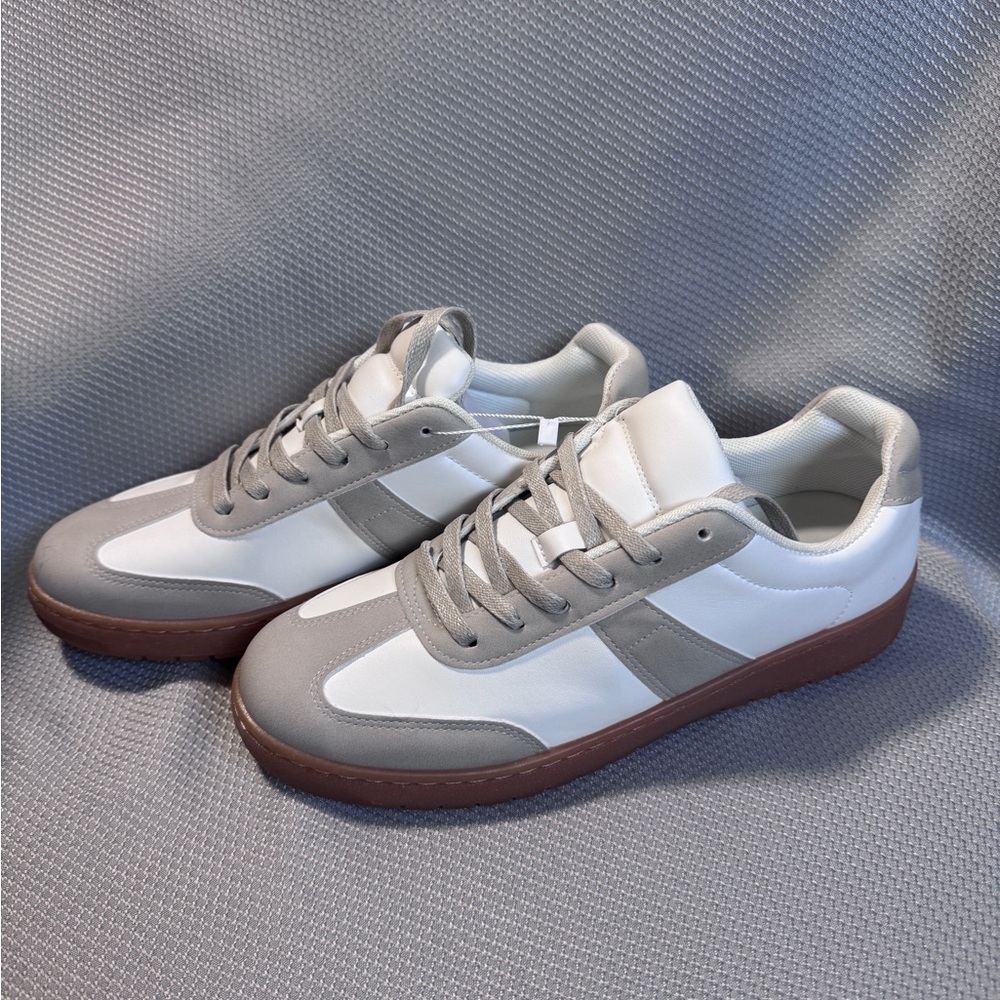 32 Degrees Stylish White and Gray Tan Women's Sneakers Size 9 NWT